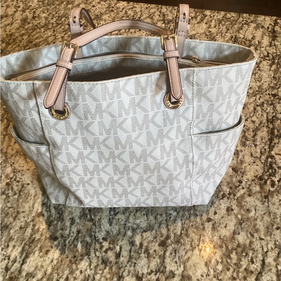 Sold - Picture 8 of 9